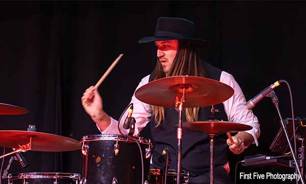 Logan Shrewsbury as Mick Fleetwood